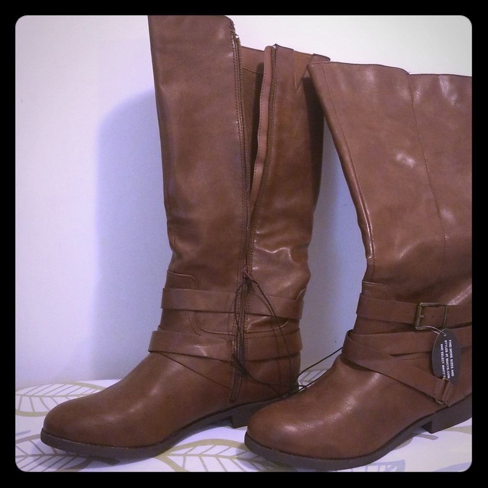 Brand new size 11 Lolah boots